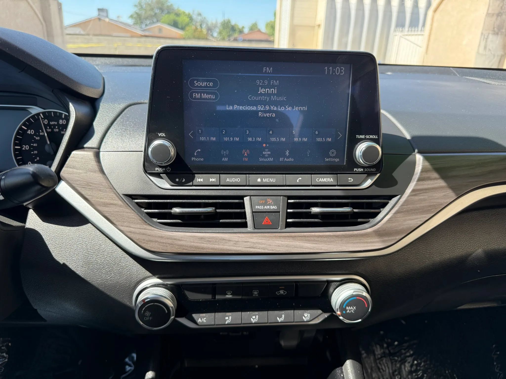 Used 2024 Nissan Altima 2.5 SV FWD image 21