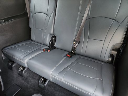 Used 2024 Buick Enclave Premium image 30