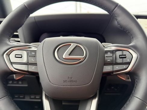 Used 2025 Lexus GX 550 image 12