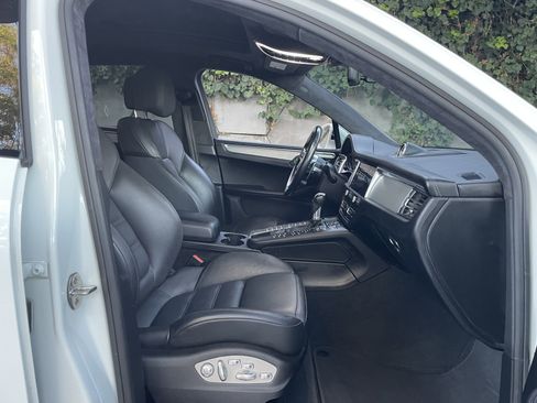 Used 2020 Porsche Macan Turbo image 9