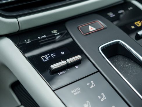 Certified 2022 Porsche Macan S AWD/4WD image 29
