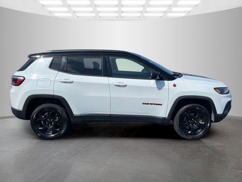 Used 2024 Jeep Compass Trailhawk AWD/4WD image 3