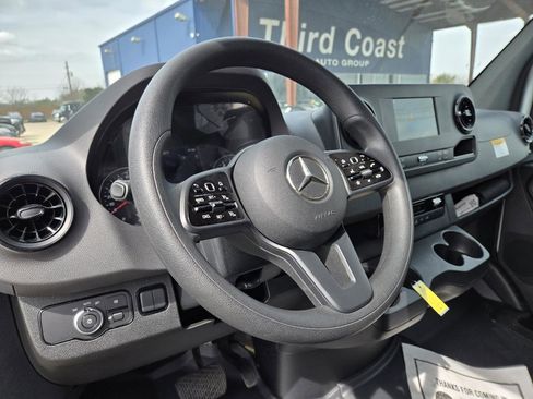 Used 2024 Mercedes-Benz Sprinter 2500 image 7