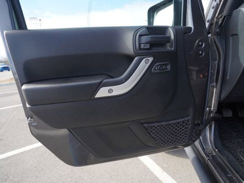 Used 2016 Jeep Wrangler Unlimited Rubicon w/ Connectivity Group image 14