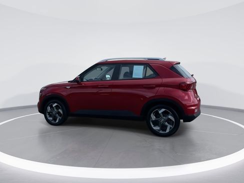 Used 2022 Hyundai Venue Limited image 4