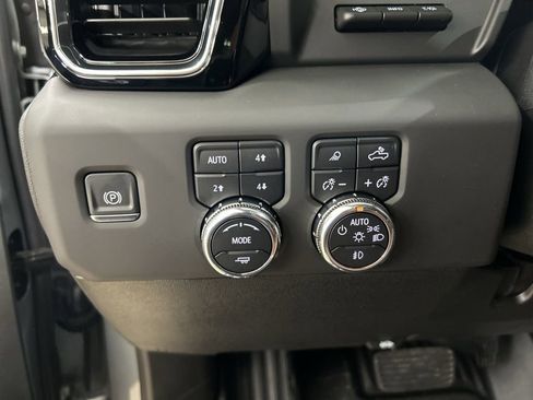 Used 2025 GMC Sierra 2500 Denali Ultimate AWD/4WD image 13