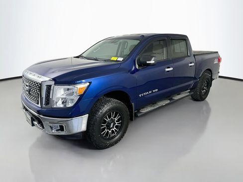 Used 2018 Nissan Titan SV AWD/4WD image 3