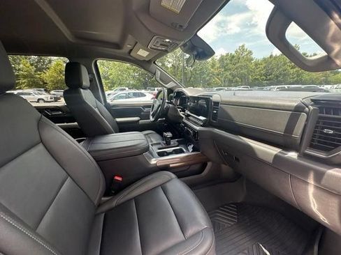 Used 2024 Chevrolet Silverado 1500 LT Trail Boss w/ LT Trail Boss Premium Package AWD/4WD image 16
