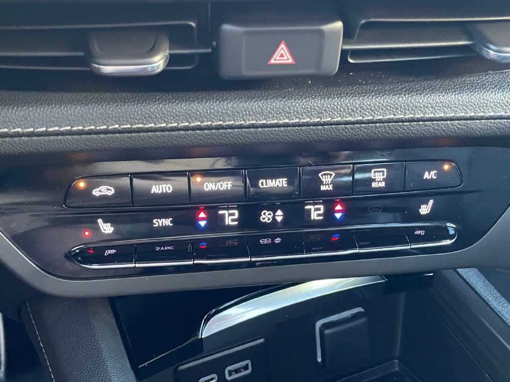 Used 2023 Buick Envision Essence w/ Sport Touring Package AWD/4WD image 28