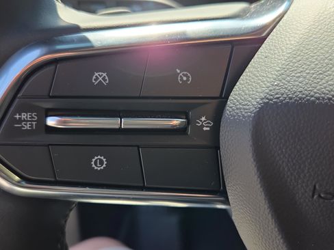 Used 2026 Chevrolet Equinox LT w/ Safety and Technology Package image 27