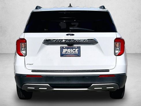 Used 2023 Ford Explorer XLT w/ Equipment Group 202A RWD image 4