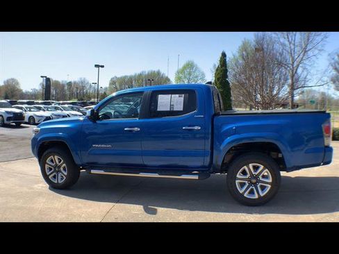 Used 2016 Toyota Tacoma Limited w/ Towing Package image 5