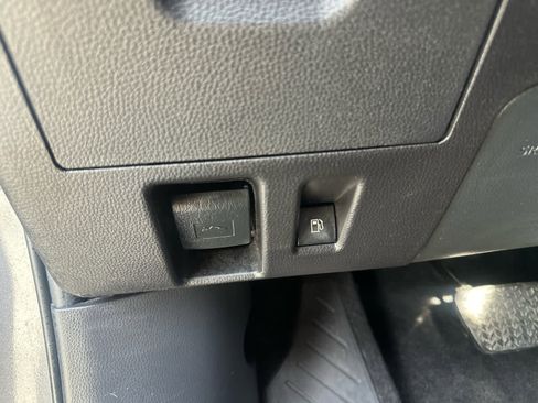 Used 2023 Toyota Highlander XLE AWD/4WD image 26
