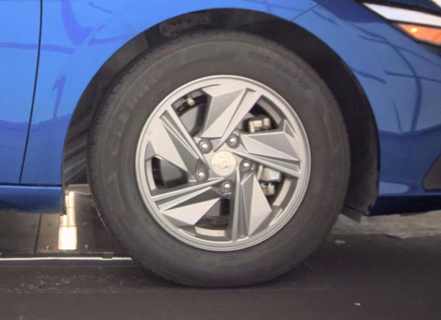 Certified 2026 Hyundai Elantra SE FWD image 17