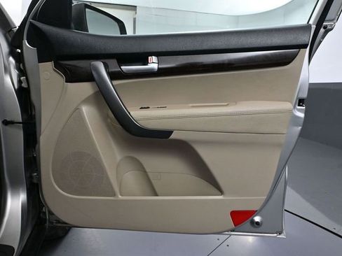 Used 2015 Kia Sorento LX image 44