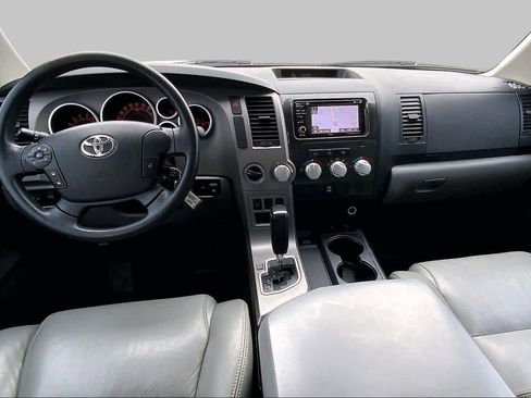 Used 2013 Toyota Tundra 4x4 CrewMax w/ Tow Pkg image 16