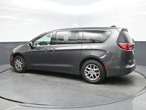 Used 2023 Chrysler Voyager LX image 4