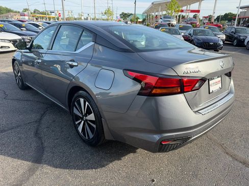 Used 2022 Nissan Altima 2.5 SV FWD image 3