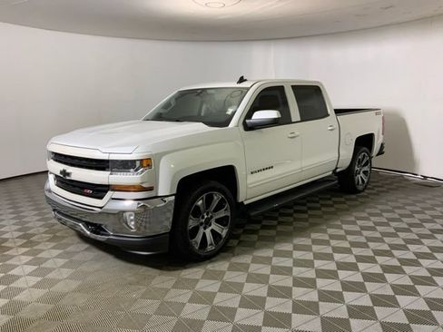 Used 2018 Chevrolet Silverado 1500 LT w/ All Star Edition AWD/4WD image 18