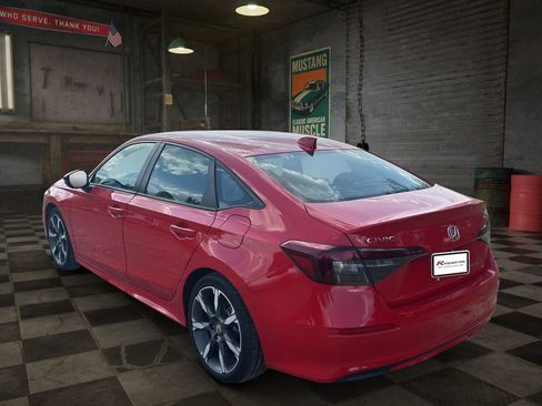 Used 2025 Honda Civic Sport Touring image 4