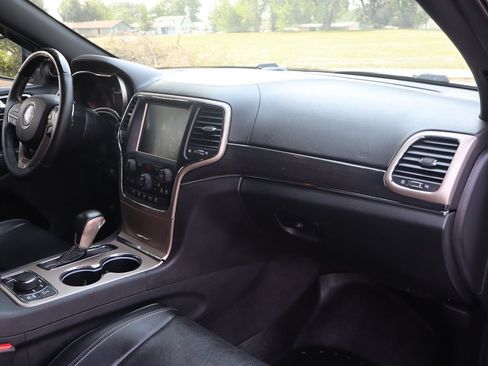 Used 2016 Jeep Grand Cherokee Overland AWD/4WD image 16