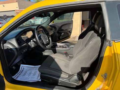 Used 2017 Dodge Challenger R/T RWD image 8