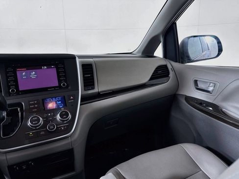 Used 2020 Toyota Sienna XLE FWD image 27