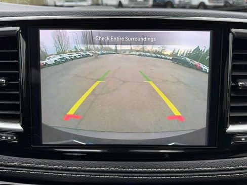 Used 2024 Chrysler Pacifica Select image 22