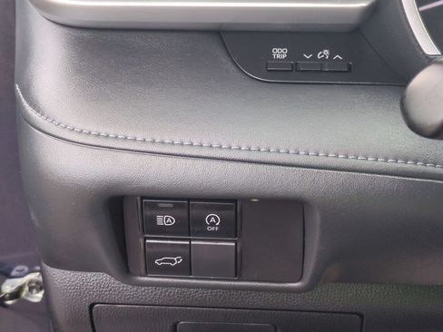 Used 2023 Toyota Highlander XLE FWD image 17