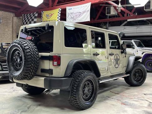 Used 2018 Jeep Wrangler Unlimited Sahara w/ Mopar Chrome Edition Group AWD/4WD image 2