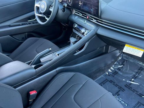 Certified 2024 Hyundai Elantra SEL image 12