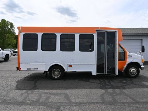 Used 2003 Ford E-450 and Econoline 450 RWD image 3