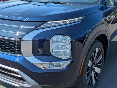 New 2025 Mitsubishi Outlander SE image 9