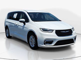Used 2023 Chrysler Pacifica Touring-L FWD video 3