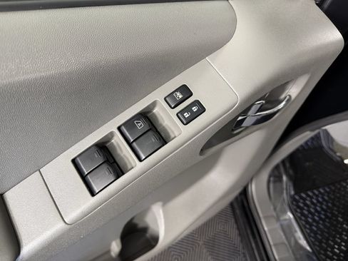 Used 2010 Nissan Frontier SE RWD image 31