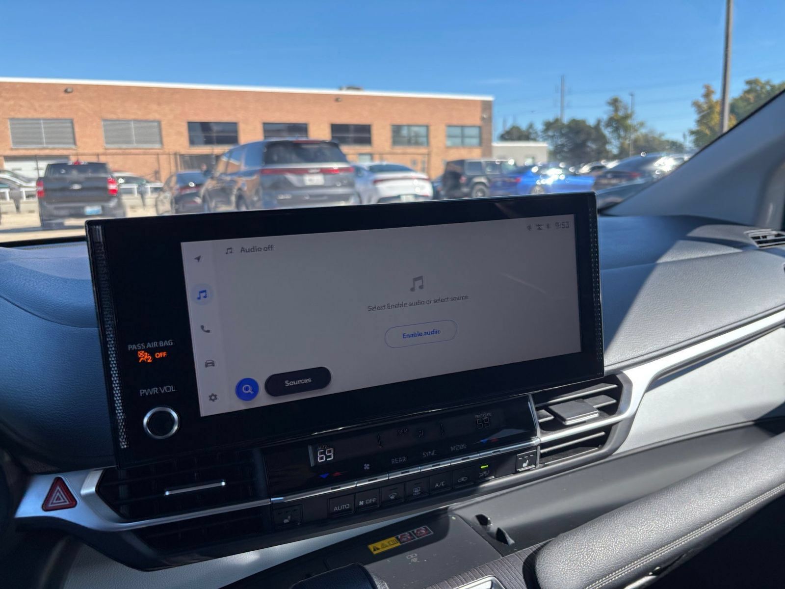Used 2025 Toyota Sienna XLE FWD image 19
