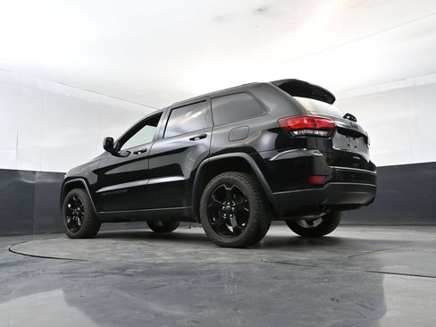 Used 2019 Jeep Grand Cherokee Laredo AWD/4WD image 21