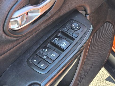 Used 2014 Jeep Cherokee Trailhawk w/ Cold Weather Group AWD/4WD image 31