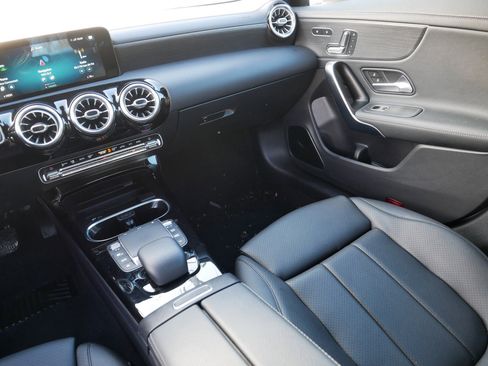 Used 2021 Mercedes-Benz CLA 250 CLA 250 image 11