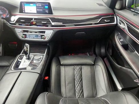 Used 2022 BMW 750i xDrive w/ M Sport Package AWD/4WD image 49