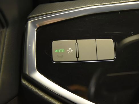 Used 2020 Audi Q3 2.0T Premium w/ Convenience Package AWD/4WD image 21