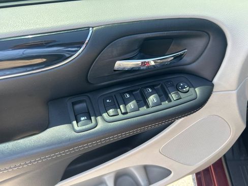 Used 2020 Dodge Grand Caravan SXT FWD image 13