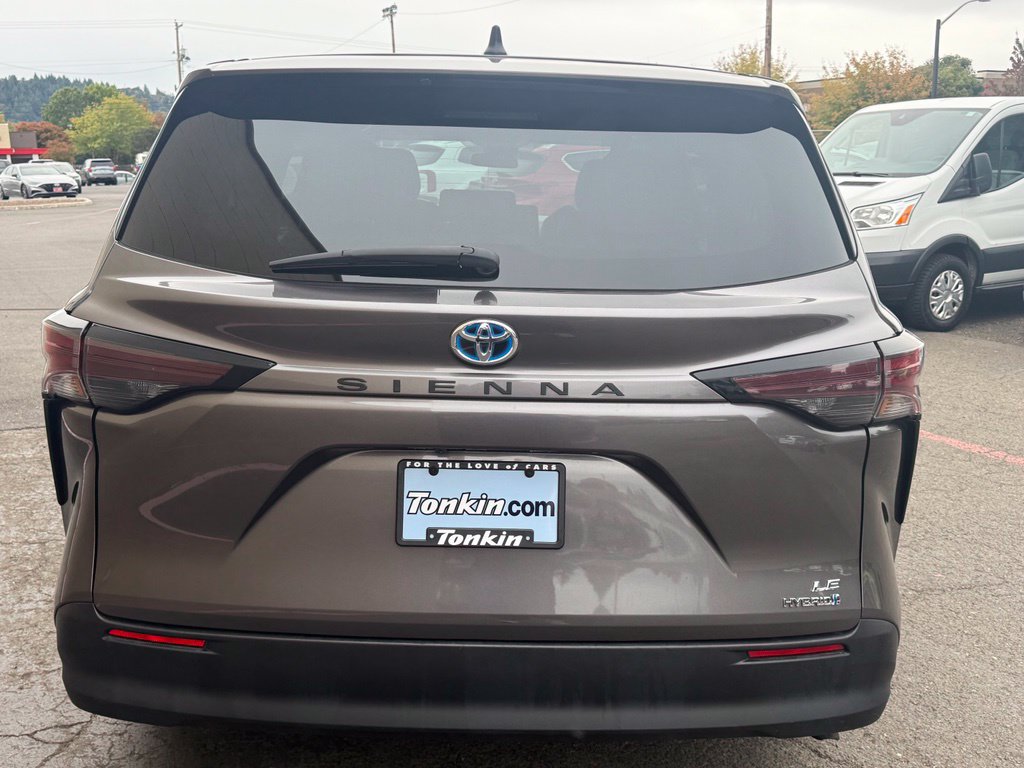 Used 2024 Toyota Sienna LE FWD image 7