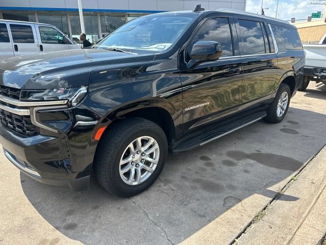 Used 2021 Chevrolet Suburban LS RWD image 1