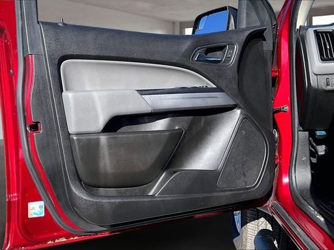 Used 2018 Chevrolet Colorado LT w/ LT Convenience Package image 21