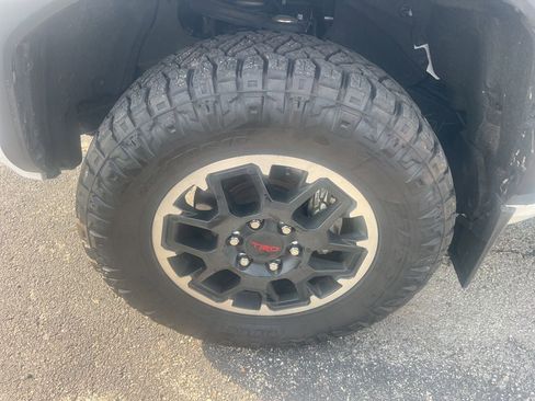 Used 2024 Toyota Tacoma TRD Off-Road w/ TRD Off Road Upgrade Package AWD/4WD image 3