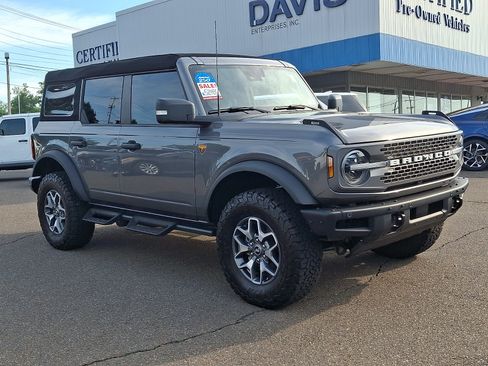Used 2024 Ford Bronco Badlands AWD/4WD image 3