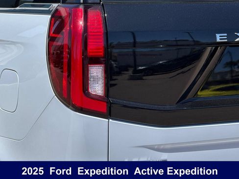 Used 2025 Ford Expedition Active AWD/4WD image 44