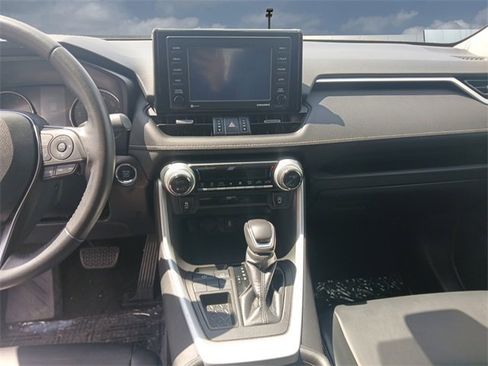 Used 2021 Toyota RAV4 XLE Premium image 11