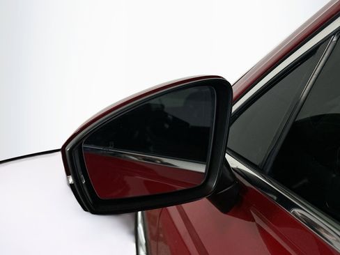 Used 2018 Volkswagen Tiguan SE image 16